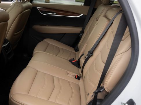 Used 2017 Cadillac XT5 Platinum w/ Driver Assist Package image 27