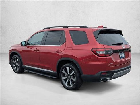 Used 2023 Honda Pilot Touring image 6