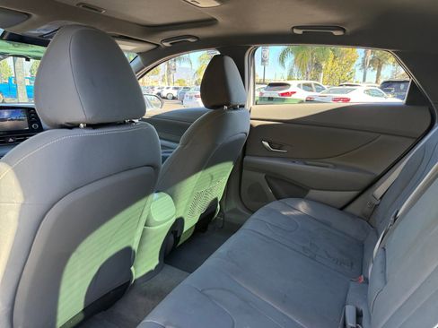 Used 2022 Hyundai Elantra SEL w/ Convenience + Premium Package image 16