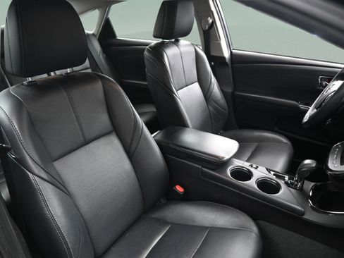 Used 2016 Toyota Avalon XLE image 36