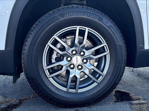 Used 2025 GMC Acadia Elevation image 9