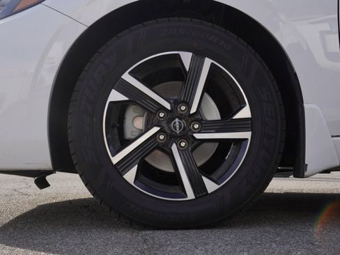 Certified 2024 Nissan Sentra SV image 7