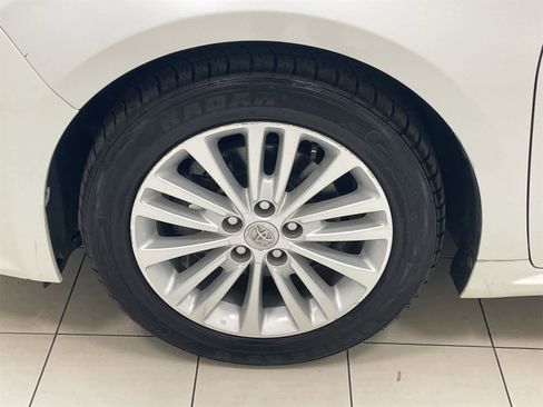 Used 2014 Toyota Avalon Limited image 24