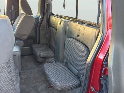 Used 2012 Nissan Frontier SV image 16
