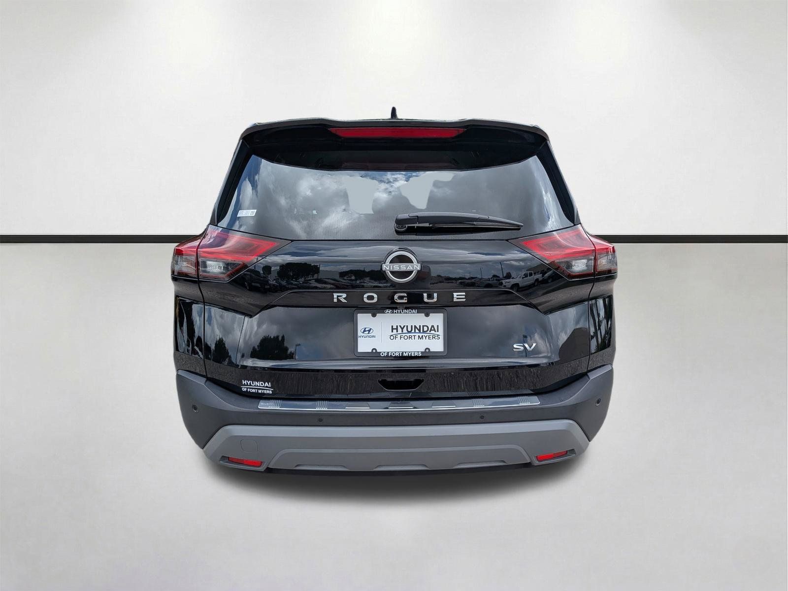 Used 2023 Nissan Rogue SV FWD image 5