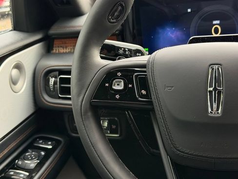 New 2026 Lincoln Aviator Black Label w/ Dynamic Handling Package AWD/4WD image 13