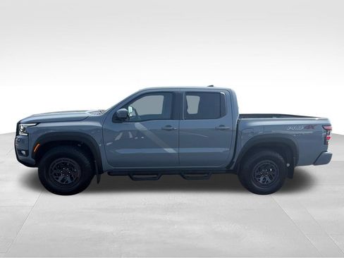 Used 2025 Nissan Frontier PRO-4X AWD/4WD image 2