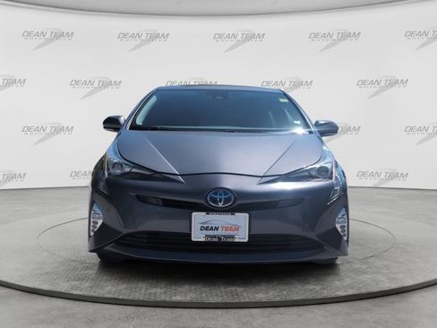 Used 2017 Toyota Prius Three Touring FWD image 2