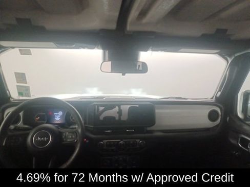 Used 2024 Jeep Gladiator Sport AWD/4WD image 13