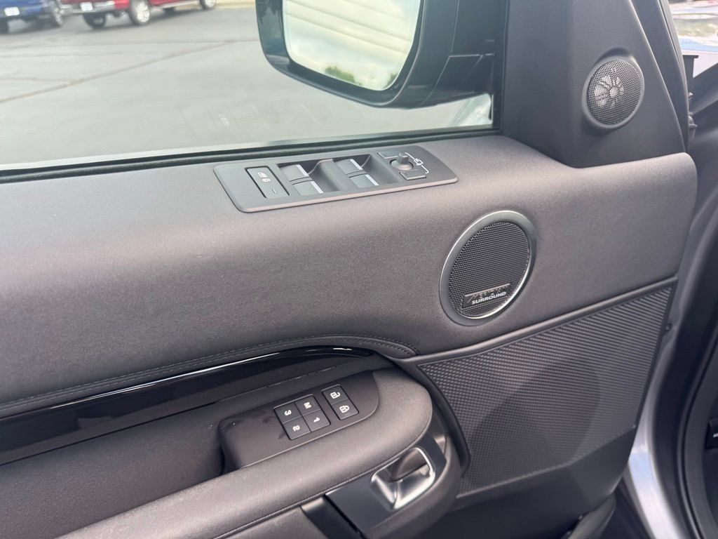 Used 2024 Land Rover Discovery S AWD/4WD image 3