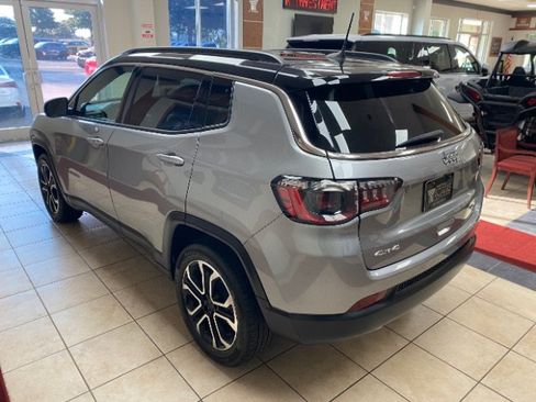 Used 2023 Jeep Compass Limited AWD/4WD image 3