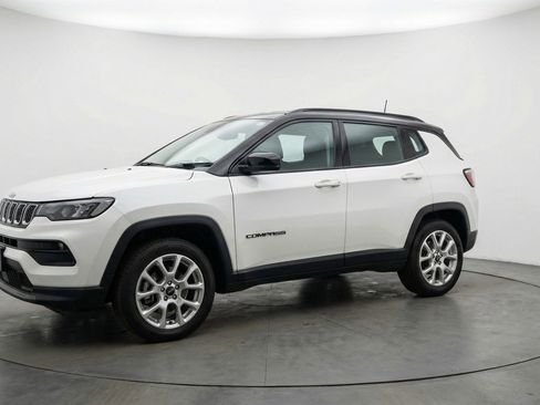 Used 2025 Jeep Compass Limited image 3