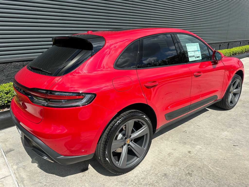 Used 2026 Porsche Macan AWD/4WD image 9