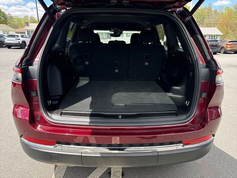 Used 2024 Jeep Grand Cherokee Laredo w/ Luxury Tech Group I AWD/4WD image 12