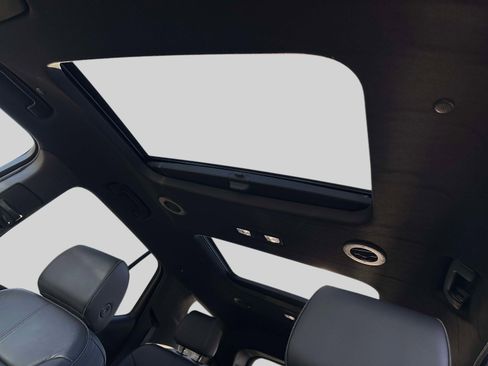 Used 2023 Chevrolet Traverse RS image 19