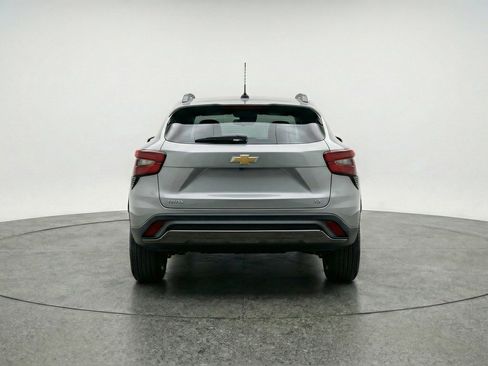 Used 2025 Chevrolet Trax LT image 7