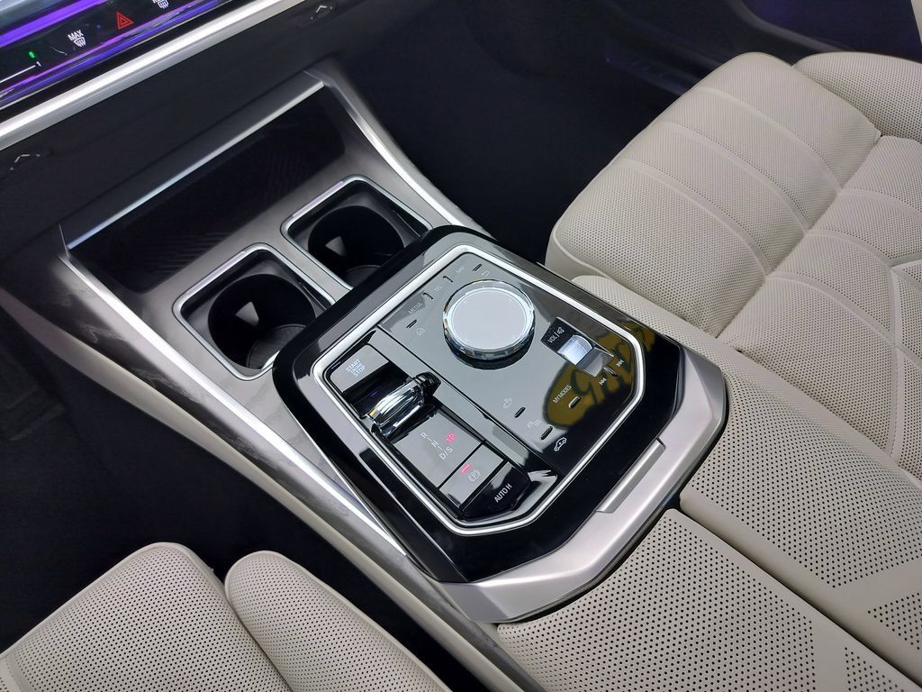 Certified 2025 BMW 760i xDrive w/ Executive Package AWD/4WD image 18