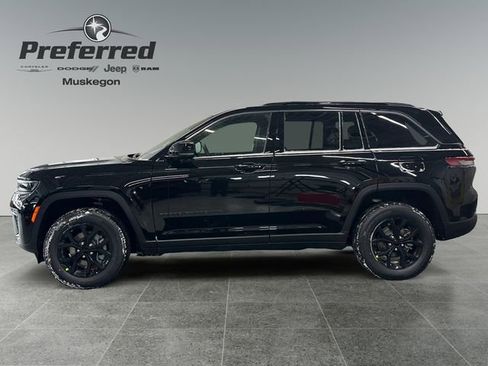 New 2026 Jeep Grand Cherokee Altitude AWD/4WD image 9
