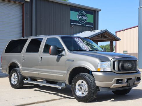 Used 2004 Ford Excursion Limited AWD/4WD image 1