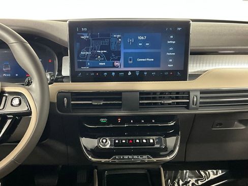 Used 2024 Lincoln Corsair AWD image 15