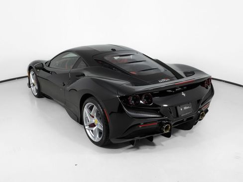 Used 2022 Ferrari F8 Tributo RWD image 5