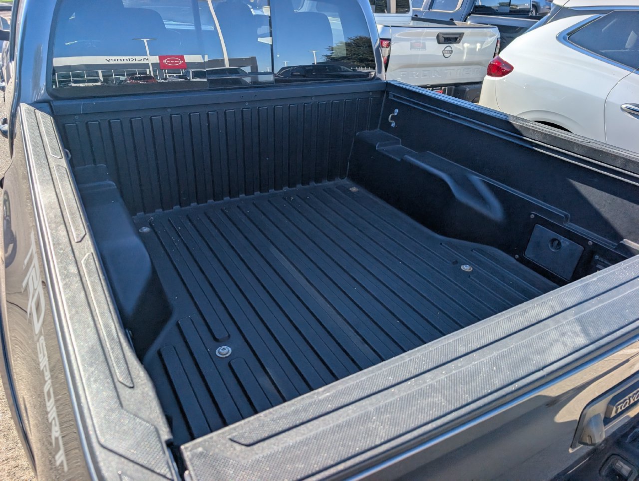 Used 2018 Toyota Tacoma TRD Sport w/ Technology Package RWD image 29