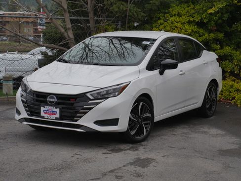 Certified 2023 Nissan Versa SR w/ Trunk Package image 2