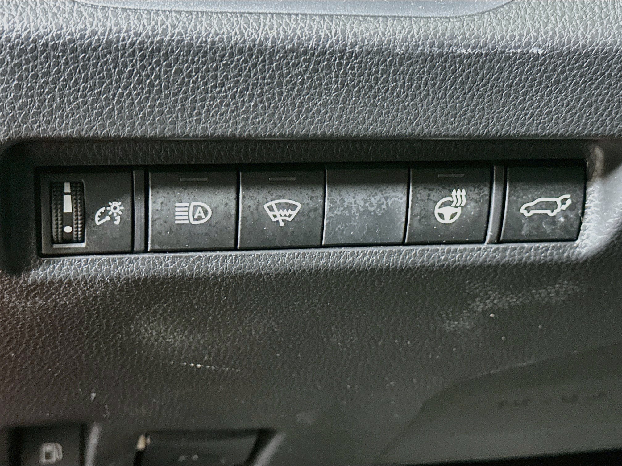 Used 2021 Toyota RAV4 SE w/ Weather & Moonroof Package AWD/4WD image 17