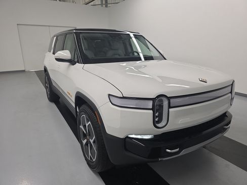 Used 2024 Rivian R1S Adventure AWD/4WD image 7