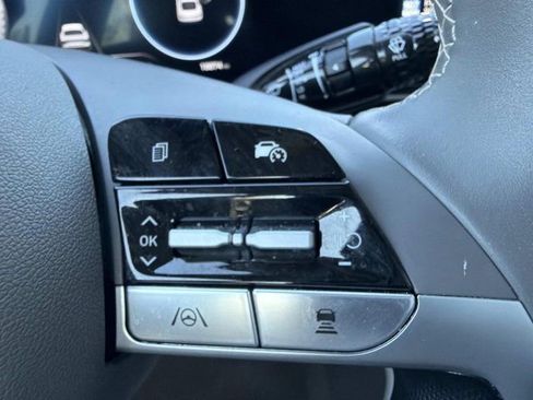 Used 2025 Hyundai Elantra SEL FWD image 24