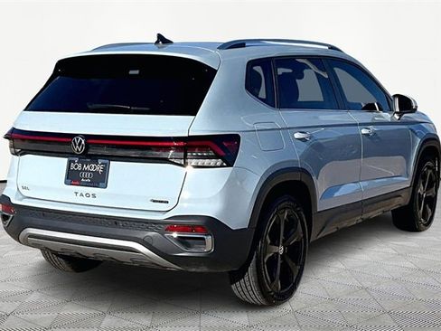 Used 2025 Volkswagen Taos SEL image 2