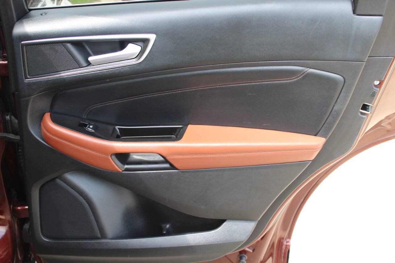 Used 2015 Ford Edge Titanium w/ Equipment Group 301A FWD image 9