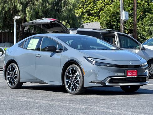 New 2026 Toyota Prius Plug-In Hybrid FWD image 10
