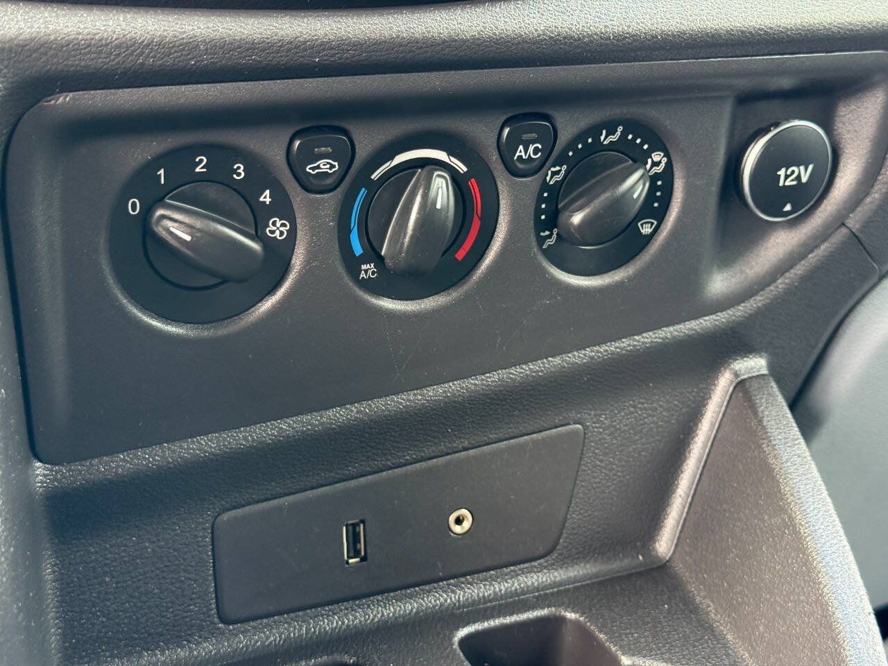 Used 2015 Ford Transit 250 138 w/ Interior Upgrade Package RWD image 23