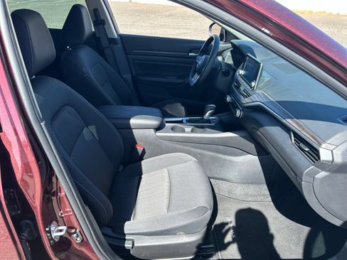 Used 2025 Nissan Altima 2.5 SV FWD image 10