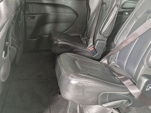 Used 2021 Chrysler Pacifica Touring-L w/ S Appearance Package AWD/4WD image 24