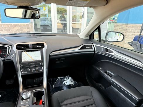 Used 2019 Ford Fusion SE FWD image 21