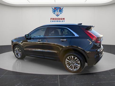 Used 2024 Cadillac XT4 Premium Luxury image 3