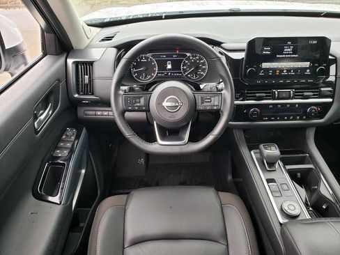 Certified 2025 Nissan Pathfinder SL w/ SL Premium Package image 23