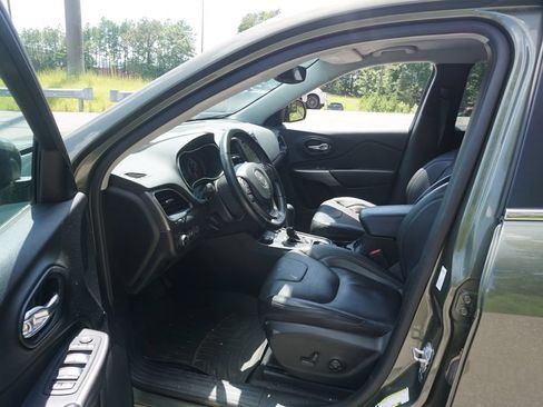 Used 2021 Jeep Cherokee Latitude Lux w/ Comfort/Convenience Group AWD/4WD image 2