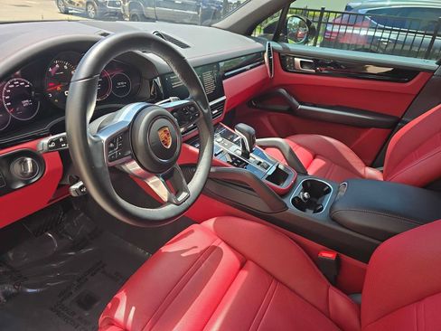Used 2022 Porsche Cayenne AWD/4WD image 16