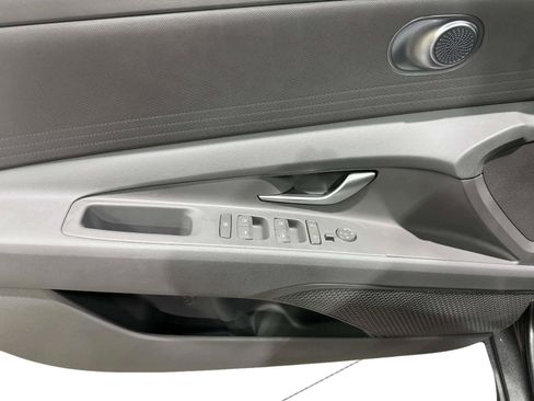 Used 2026 Hyundai Elantra SE FWD image 19