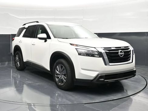 Used 2025 Nissan Pathfinder SV FWD image 6
