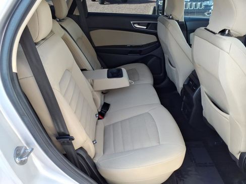 Used 2018 Ford Edge SEL image 13