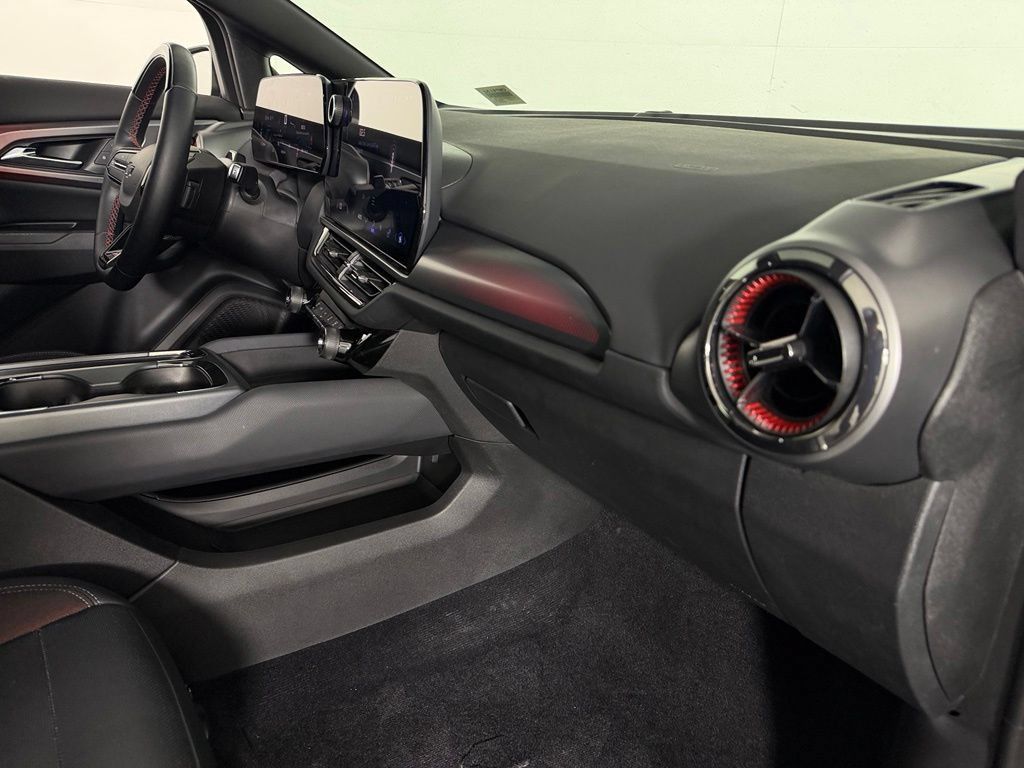 Used 2024 Chevrolet Equinox EV RS FWD image 32