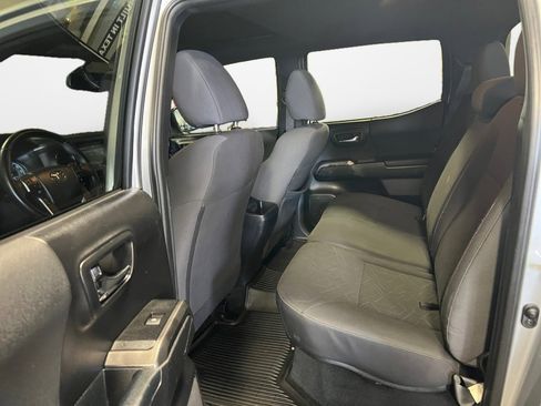 Used 2017 Toyota Tacoma TRD Sport image 16