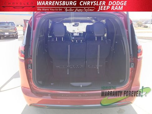 New 2026 Chrysler Pacifica Select image 12