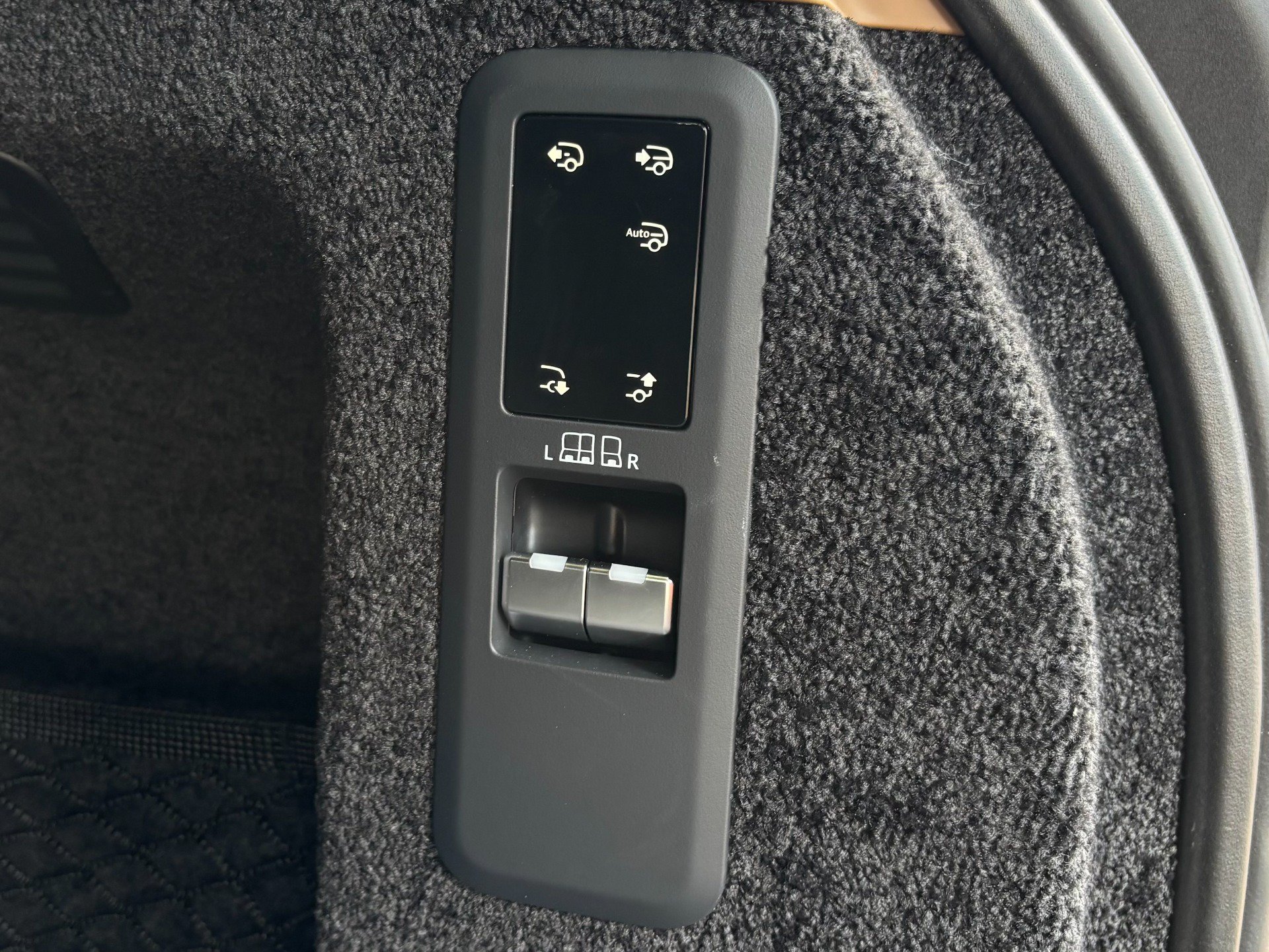 Used 2025 Land Rover Range Rover SE AWD/4WD image 27