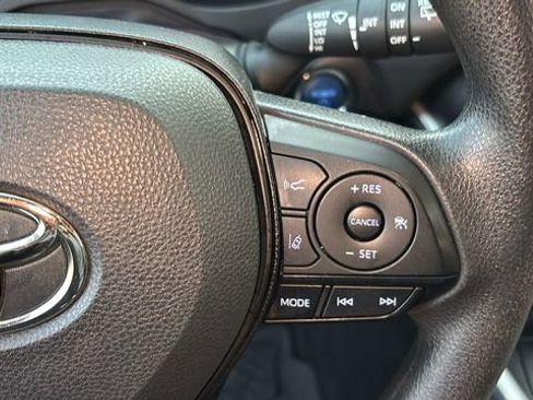 Used 2022 Toyota RAV4 XLE image 18