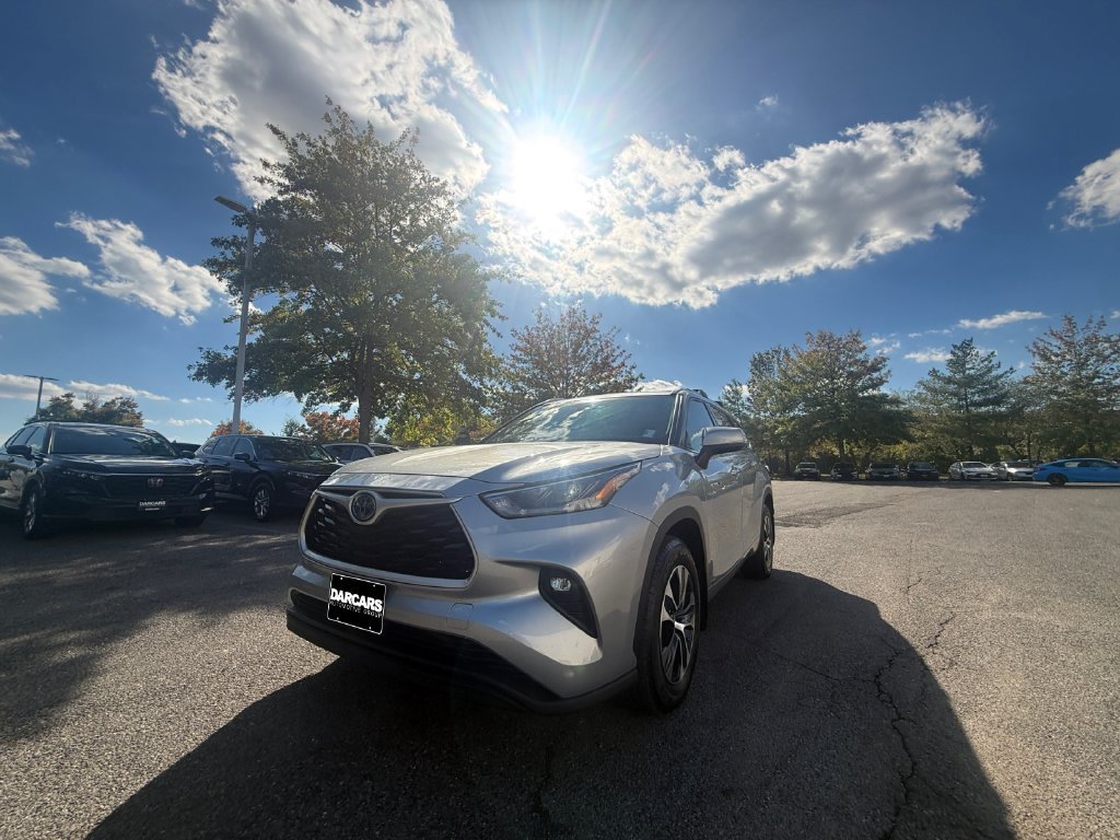 Used 2021 Toyota Highlander XLE AWD/4WD image 32